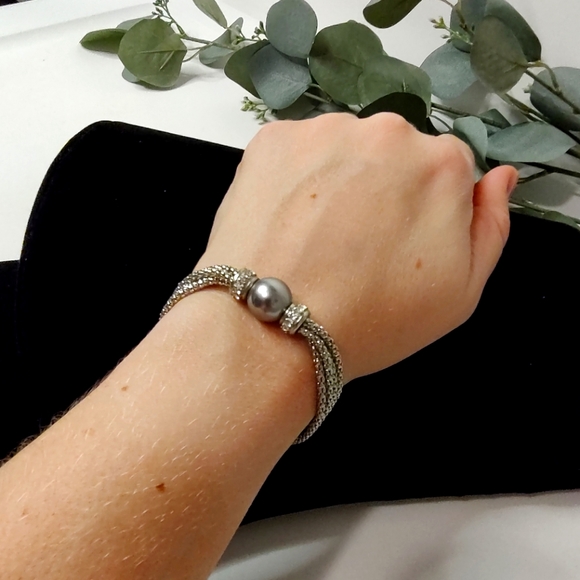 Jewelry - Silver and gray dressy bracelet with pearl center bead